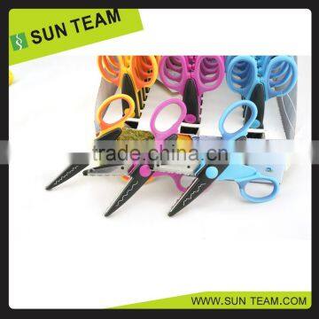 CS005 5-1/4" New plastic handle wavy scissors