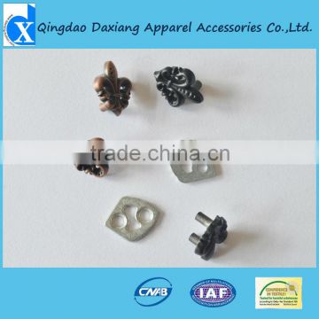 small shaped metal badges with prong for bags