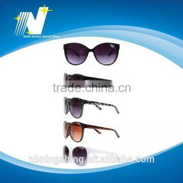 2015 Fashionable Custom Women Wholesale Sunglasses photo-5