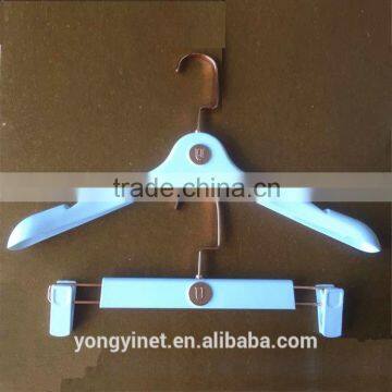 high quality gold plastic garment hanger manufacturer