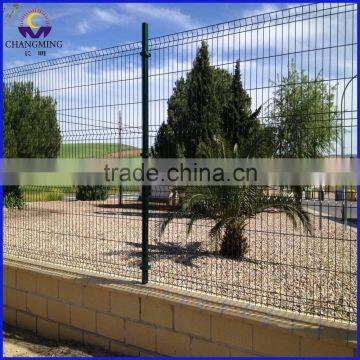 professional supplier triangle banded wire mesh fence for football playground