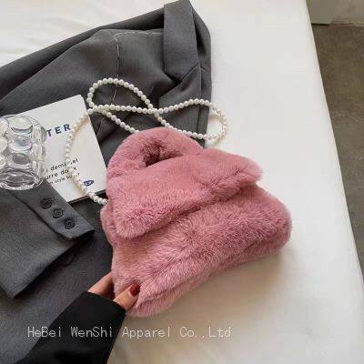 026Winter plush bag Women's clutch Pearl chain bag Fur bag High fashion large capacity bag