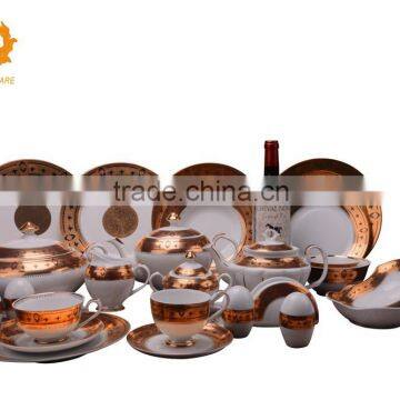 Shining ceramic dinner set of gold design