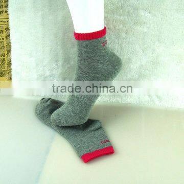 Factory cotten hot sale cute grey color women socks red color in the welt