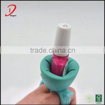 Wholesale new design wearable rubber nail polish bottle holder,silicone nail polish stand