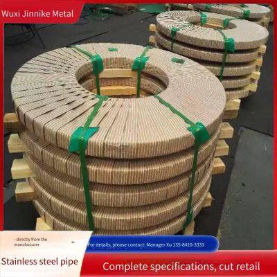 Можно заказать с индивидуальными параметрами. Прямые поставки от производителя. Ленточный материал для производства труб из нержавеющей стали 201 с полным спектром размеров от 0,1 мм до 12 мм и быстрой доставкой.