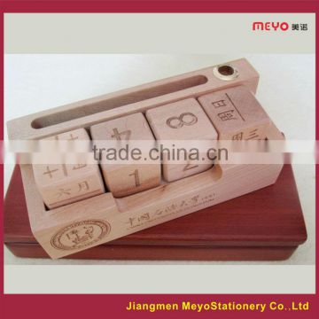 2015 Customized Wooden Carved Pen Holder With Calendar