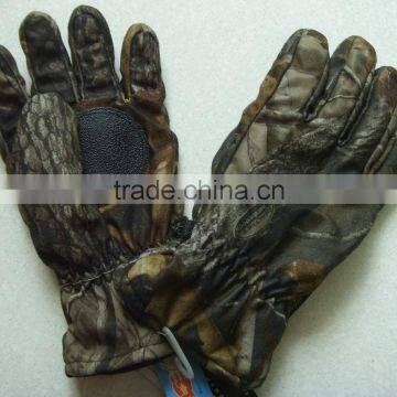 Camouflage hunting gloves