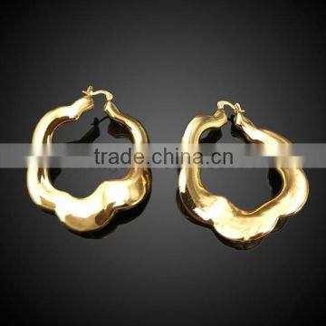 zinc alloy 18k gold plated hollow flower shaped crystal earring                        
                                                Quality Choice