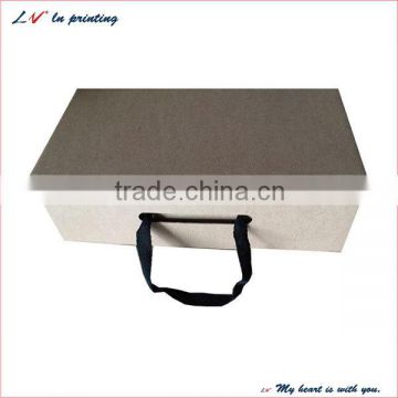 hot sale clothing paper packaging box with plastic handle made in shanghai