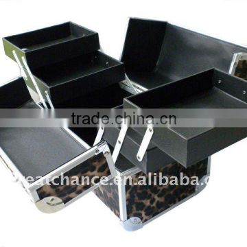 PROFESSIONAL ALUMINIUM FRAMED BEAUTY COSMETIC CASE