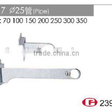 K17 Supermarket use display bracket Slatwall chrome metal round tube bracket