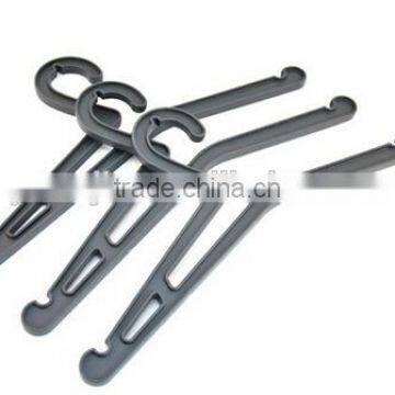 Wholesale Stock 3pcs in One Pack Plastic Clothes Protect Collar Hanger