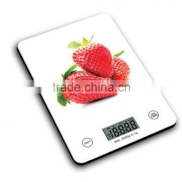 Digital kitchen scale with silk print glass