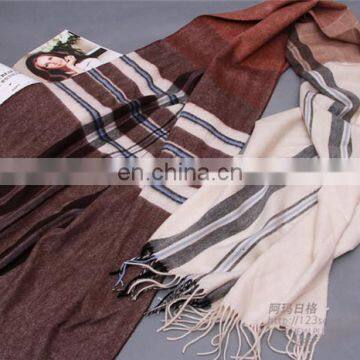 Inner Mongolia Factory Wholesale Lambs Wool Plain Woven Yarn Dye Scarf Fashion Ladies Winter Warm Classic Tartan Wool Shawl
