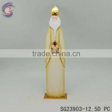 metal royal king with round crown decor of Christmas decoration