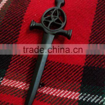 Celtic Design Kilt Pin In Black Finished Made Of Brass Material