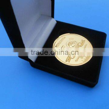 Souvenir coins with velvet gift box packing