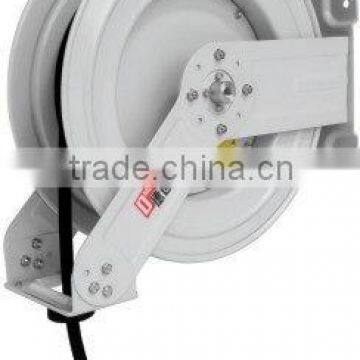 Retractable oil hose reel