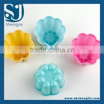 Trade assurance Colorful Durable plastic Jerry cup,Flower shaped Plastic cake mould