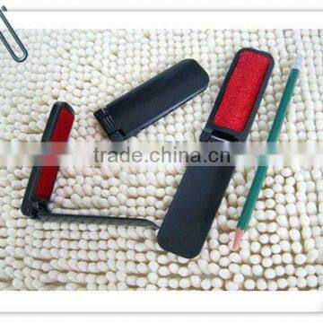 Fold Sticky Wool Suit Brush