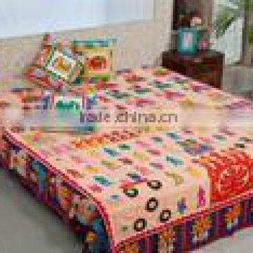 Bedspreads varieties with colors attractive