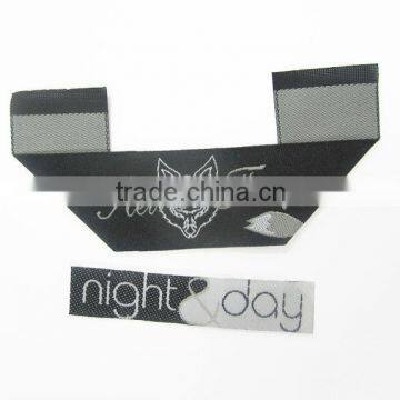 Fox Logo Damask Poly Woven Meter Fold Label