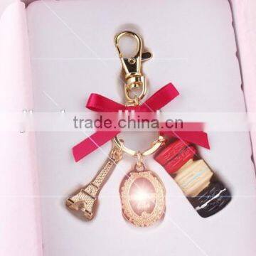 High Quanlity Fashion Key Chain Boutique in Paris, France Eiffel Tower Cake Influx of Goods Macarons Metal Keychain With Box photo-5