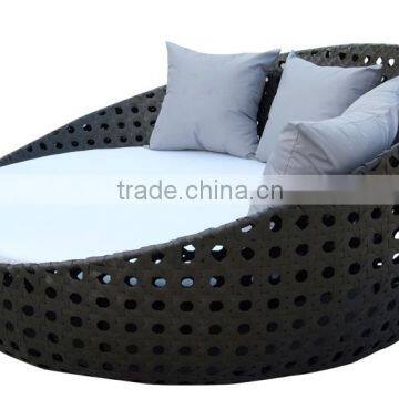 Outdoor use round synthetic rattan daybed