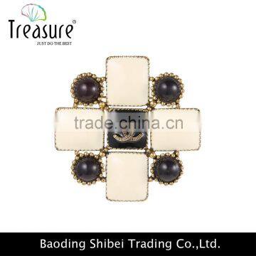 2015 latest new design brand white square oil drop and black plastic balls fashion brooch wholesale                        
                                                Quality Choice