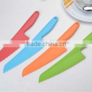 plastic salad knife / knife / cake knife