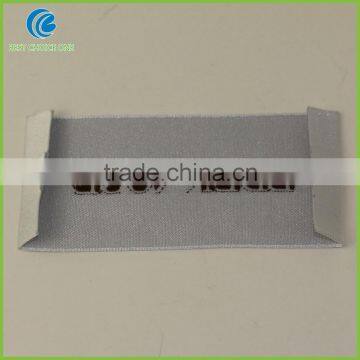China Customized Brand Name Fabric Cloth Garment Label Woven Cheap Clothing Labels photo-6