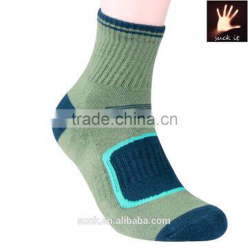 2015 Custom Professional Hiking Socks Breathable Moisture Wicking Socks for Outdoor Sports photo-3
