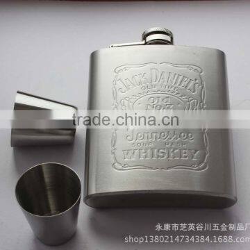 6oz Embossed Mini Flask Set With Funnel and Cups Gift Box Packing Hip Flask Set 18-8 Stainless Steel Hip Flask Set Pb Free