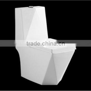 Ceramic Diamond Shape Washdown One Piece Toilet Water Closet