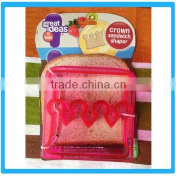 Promotional Plastic Sandwich Cutter Red Color Crown Cookie Mold Bread Crust Mold