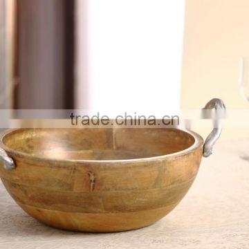 Round Bowl In Wooden With Metal Handle