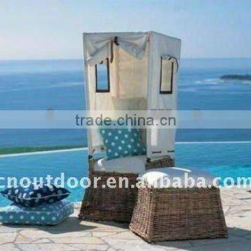 Classical outdoor rattan chair with skydome awning