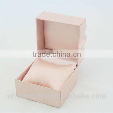 Charming jewerly box with satin paper with ribbon