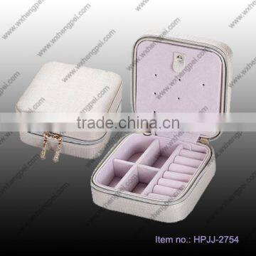 Portable jewelry storage box