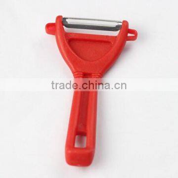 Pretty Sharp vegetable peeler with PP handle