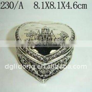 Exquisite Heart Love Silver Bright Alloy Jewelry Box