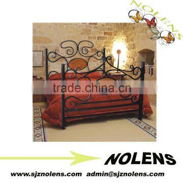 Alexander-wrought-iron-bed/wrought Iron Bad/Rustic Pine Bed/Iron Decor Bed