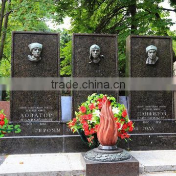 Bronze three hero heads statues in Fight for Moscow