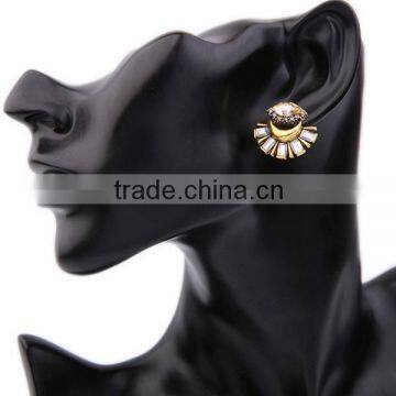 Gold filled fan shaped diamond stud earrings                        
                                                                                Supplier's Choice