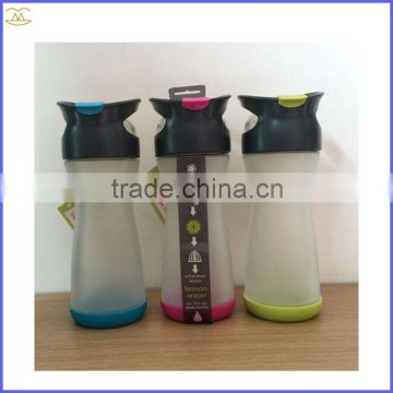 2016 Wholesale Bpa Free Heat-resistant Sports Glass Water Bottle With Silicone Sleeve Tea Infuser Handles Glass Bottles