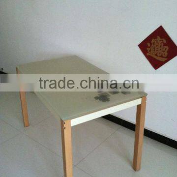 Fashion Design Wooden Leg Dining Table