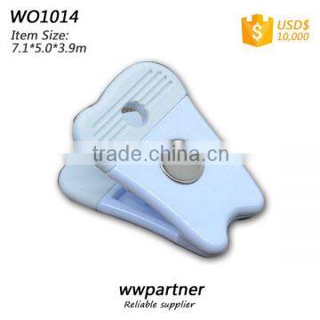 Tooth Shaped Plastic Magnet Clip for Promotion / Teeth Shaped Magnet Clip Manufacturing