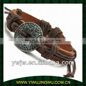 Unisex Ethnic Shield Jewelry Fashion Leather Bracelet (JW-G2611)