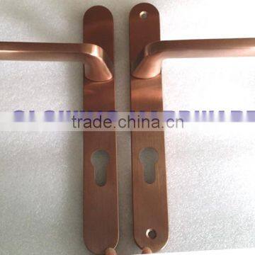 Door handle on plate for aluminium frame door